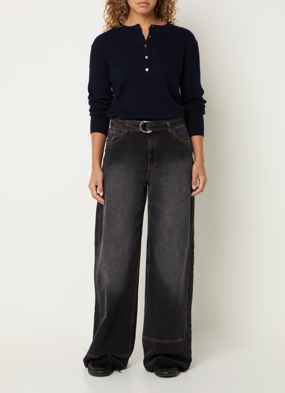 Baum und Pferdgarten Niema high waist wide fit jeans met gekleurde wassing - voorkant 5 zwart