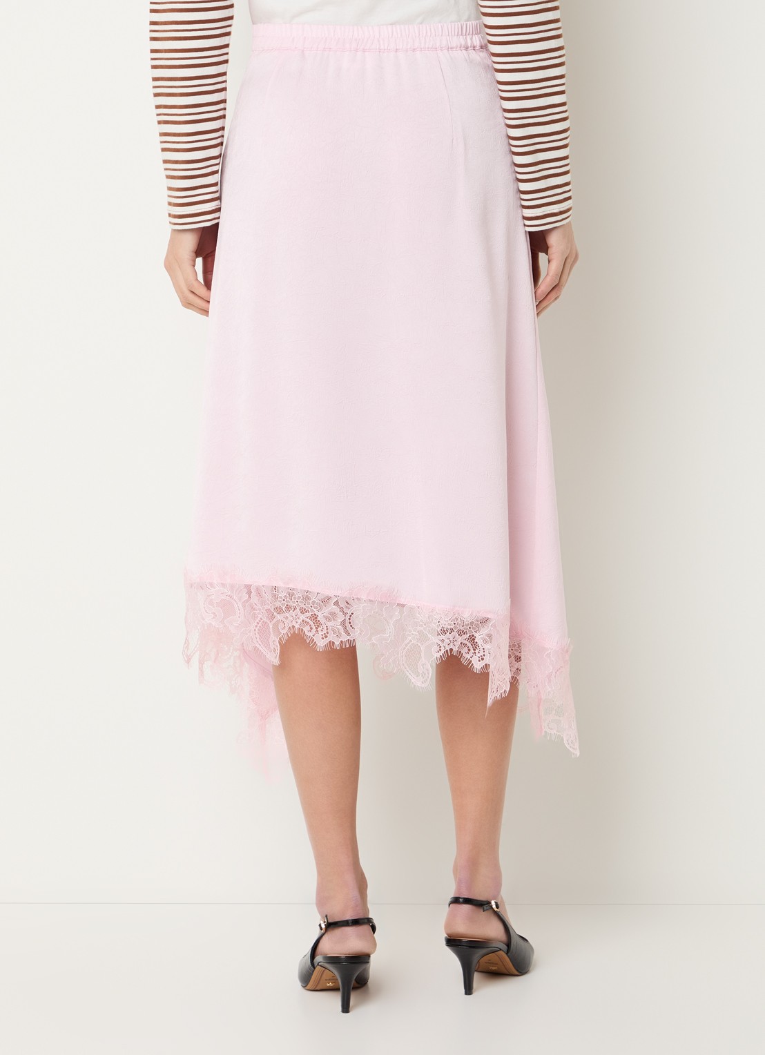 Baum und Pferdgarten Sophie midi rok van satijn met asymmetrische zoom en details van kant - achterkant lichtroze