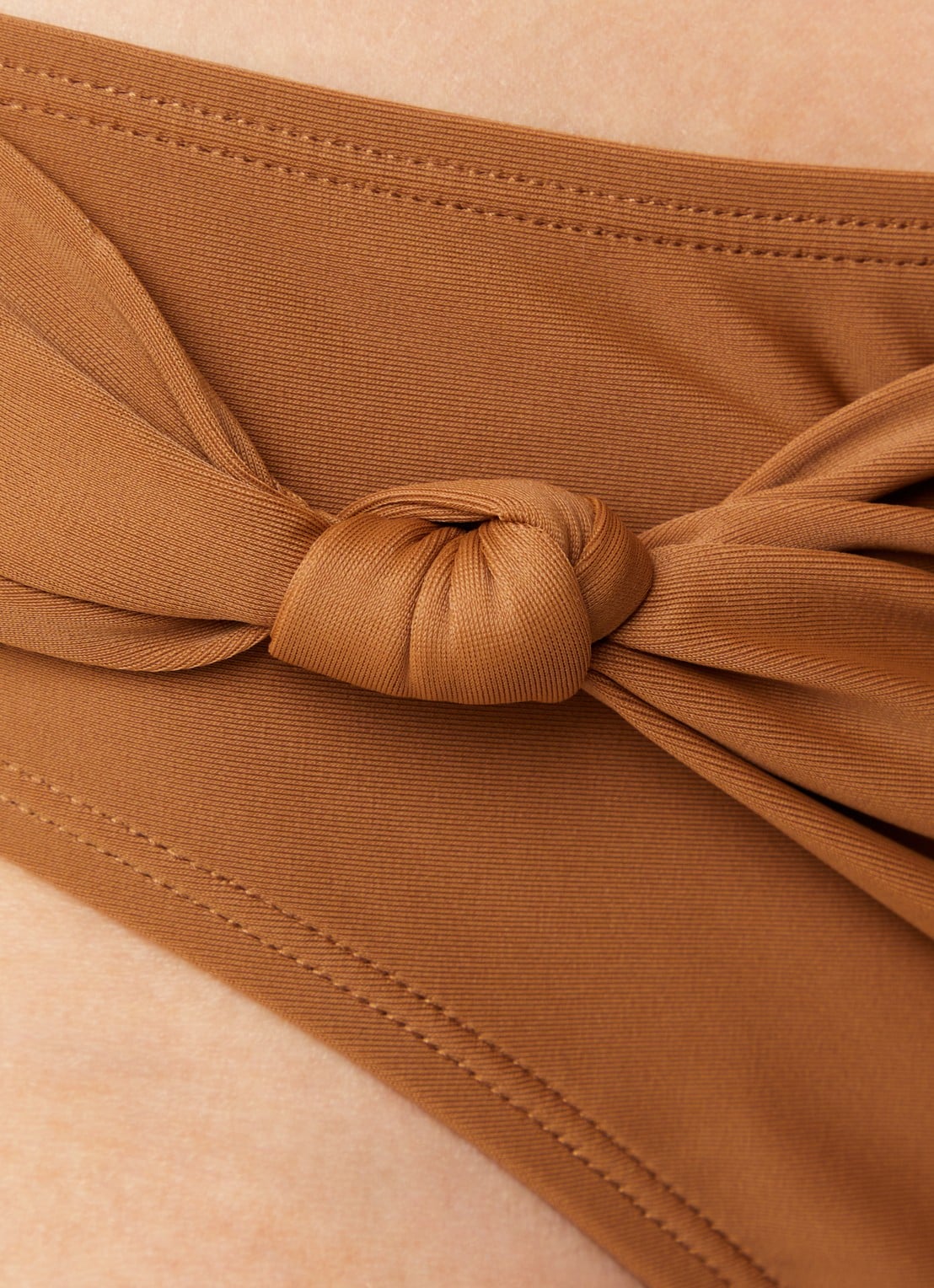 Beachlife Bikinislip met plooidetail - detail 2 bruin
