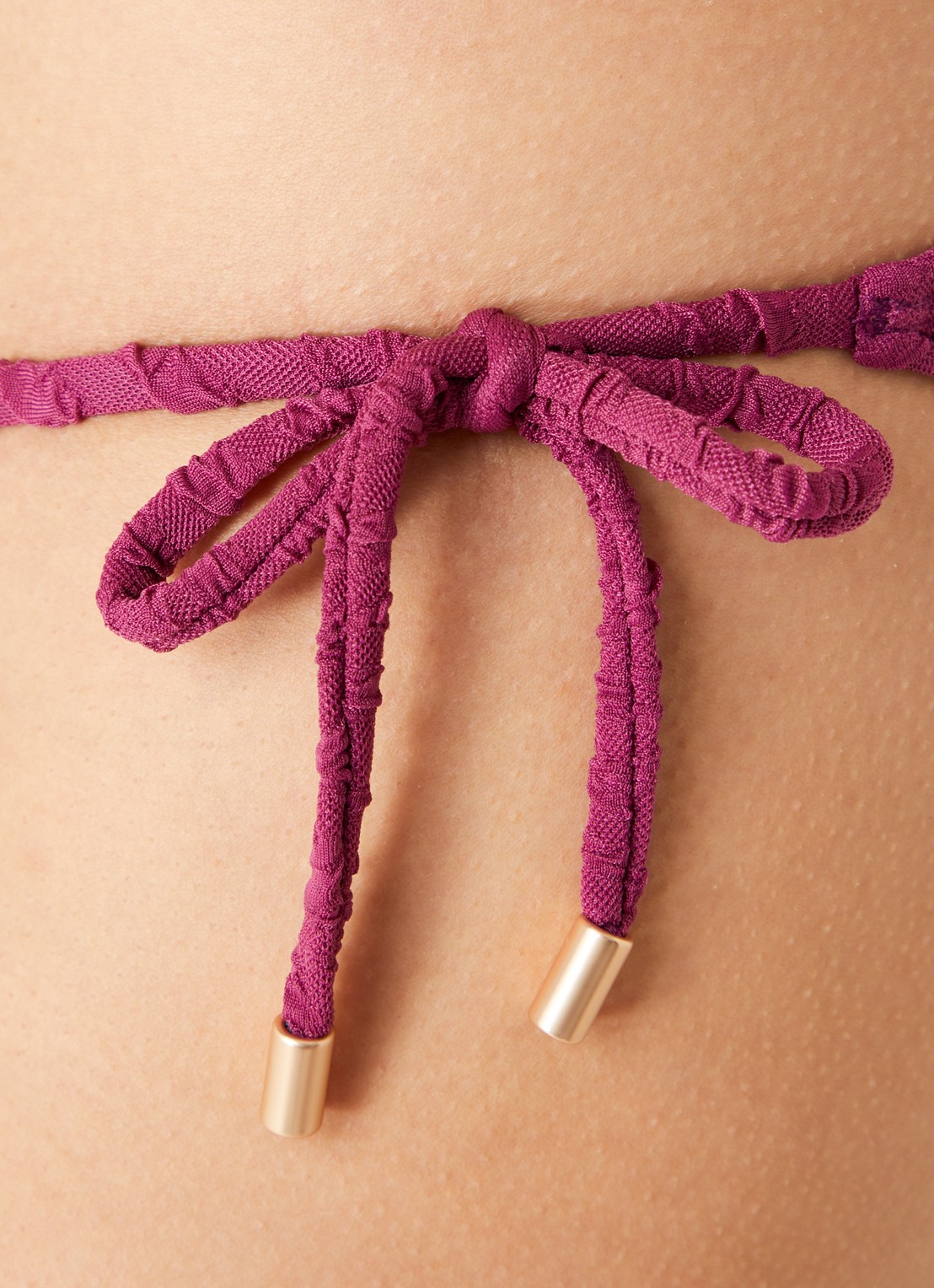 Beachlife Bright Plum bikinislip met structuur - detail 5 paars