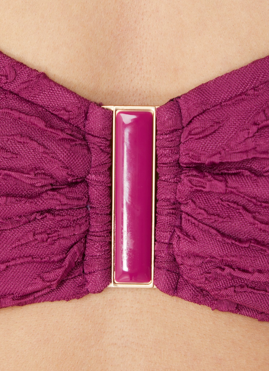 Beachlife Bright Plum voorgevormde halter bikinitop met structuur - detail 2 paars