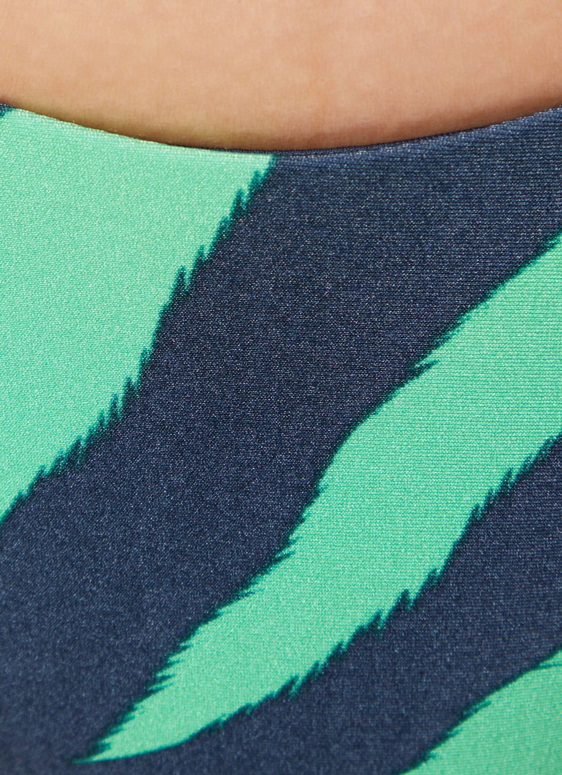 Beachlife Green Tiger high waisted bikinislip - detail 3 groen