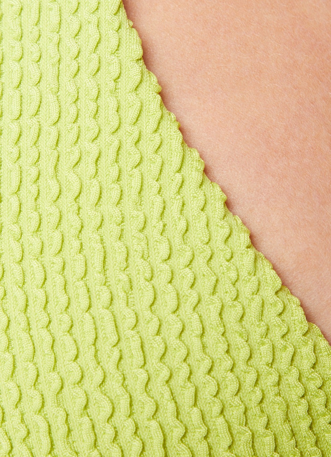 Beachlife Pistache halter bikinitop met uitneembare vulling - detail 6 groen