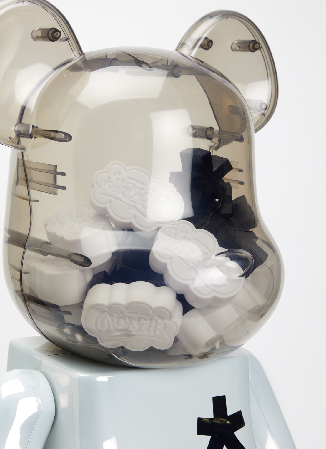 Bearbrick Bearbrick 1000% Eric Haze (Light Up) - detail 3 zwart