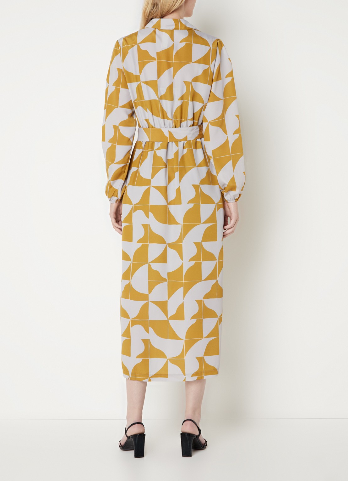 Beaumont Breezy midi blousejurk met strikceintuur en print - achterkant 3 mosterd