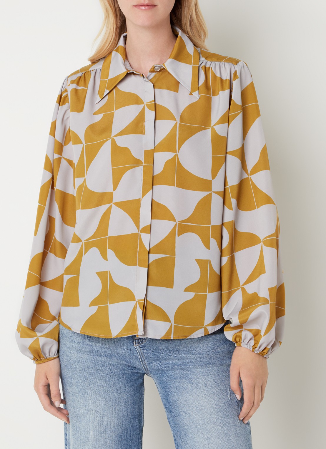 Beaumont Britt blouse met pofmouw en print - detail 2 grijs