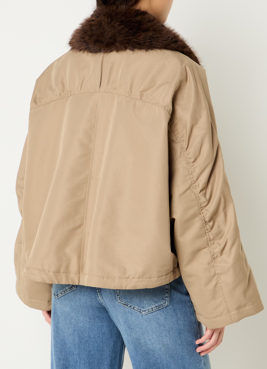 Beaumont Dina trenchcoat met afneembare kraag van imitatiebont - achterkant 3 zand