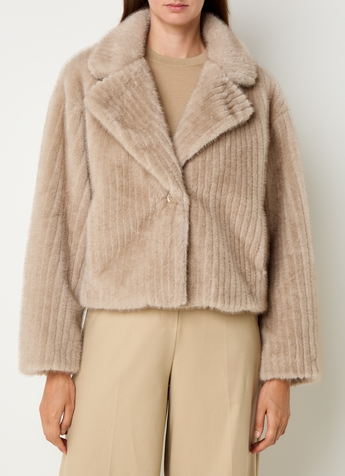 Beaumont fallony jas van imitatiebont met ribstructuur  - detail beige