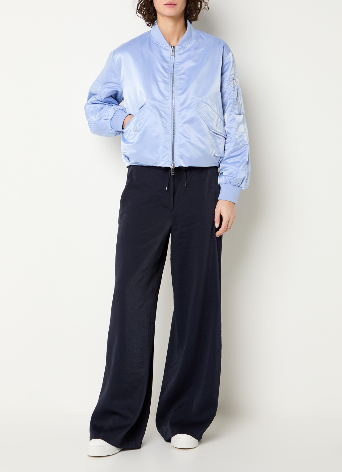 Beaumont Hady bomberjack met klepzakken en glanzende finish - voorkant 3 blauw