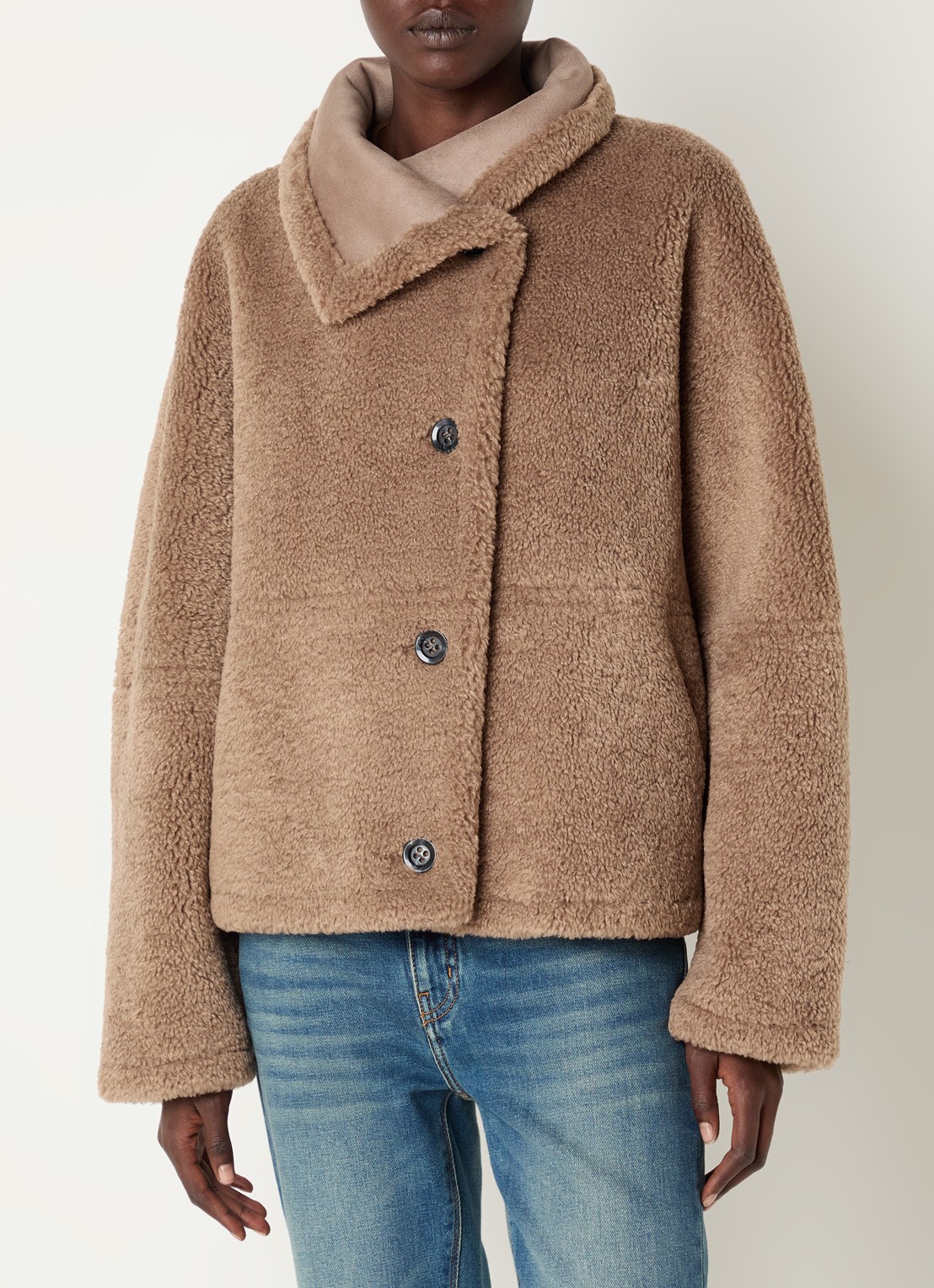 Beaumont Shaye reversible jack van imitatiebont - detail lichtbruin