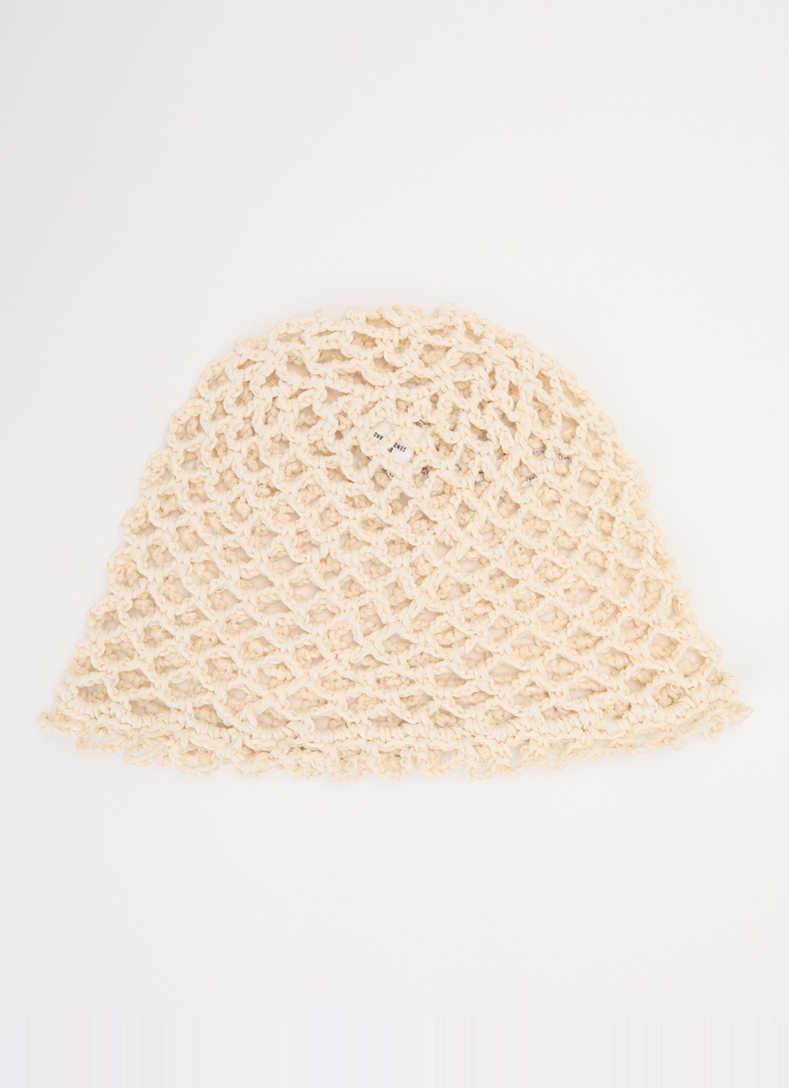 Becksöndergaard Croha muts van crochet - voorkant zand