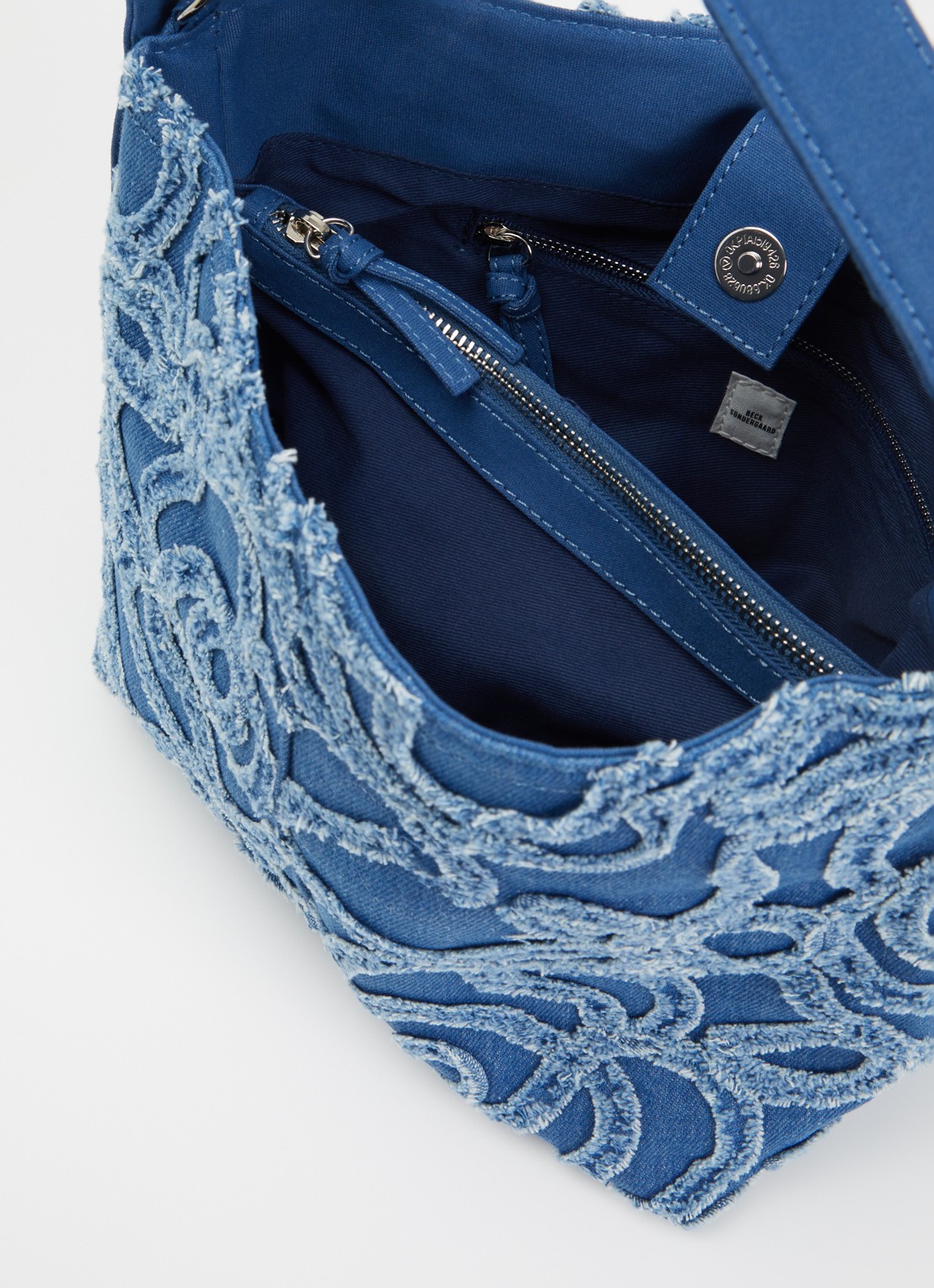 Becksöndergaard Flowa Denima Fraya handtas van denim met afneembare schouderriem - detail 3 indigo