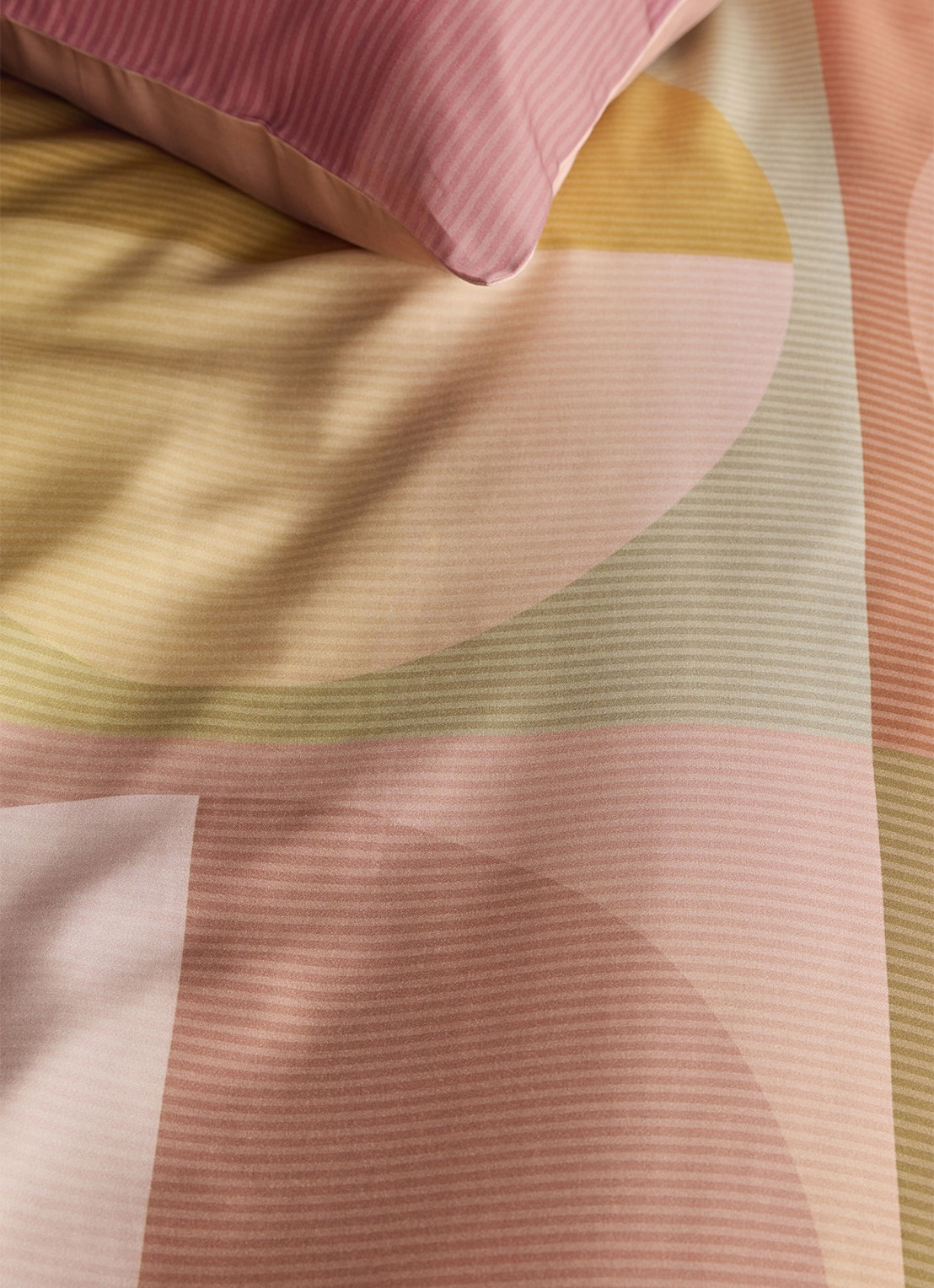 BeddingHouse Dutch Design Broadway dekbedovertrekset - inclusief kussenslopen - detail 4 multicolor