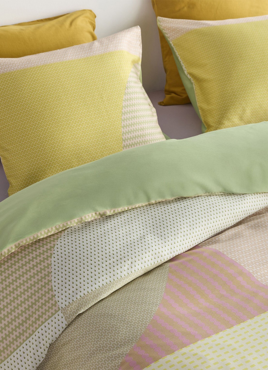 BeddingHouse Dutch Design Orchard Road dekbedovertrekset - inclusief kussenslopen - detail 7 multicolor