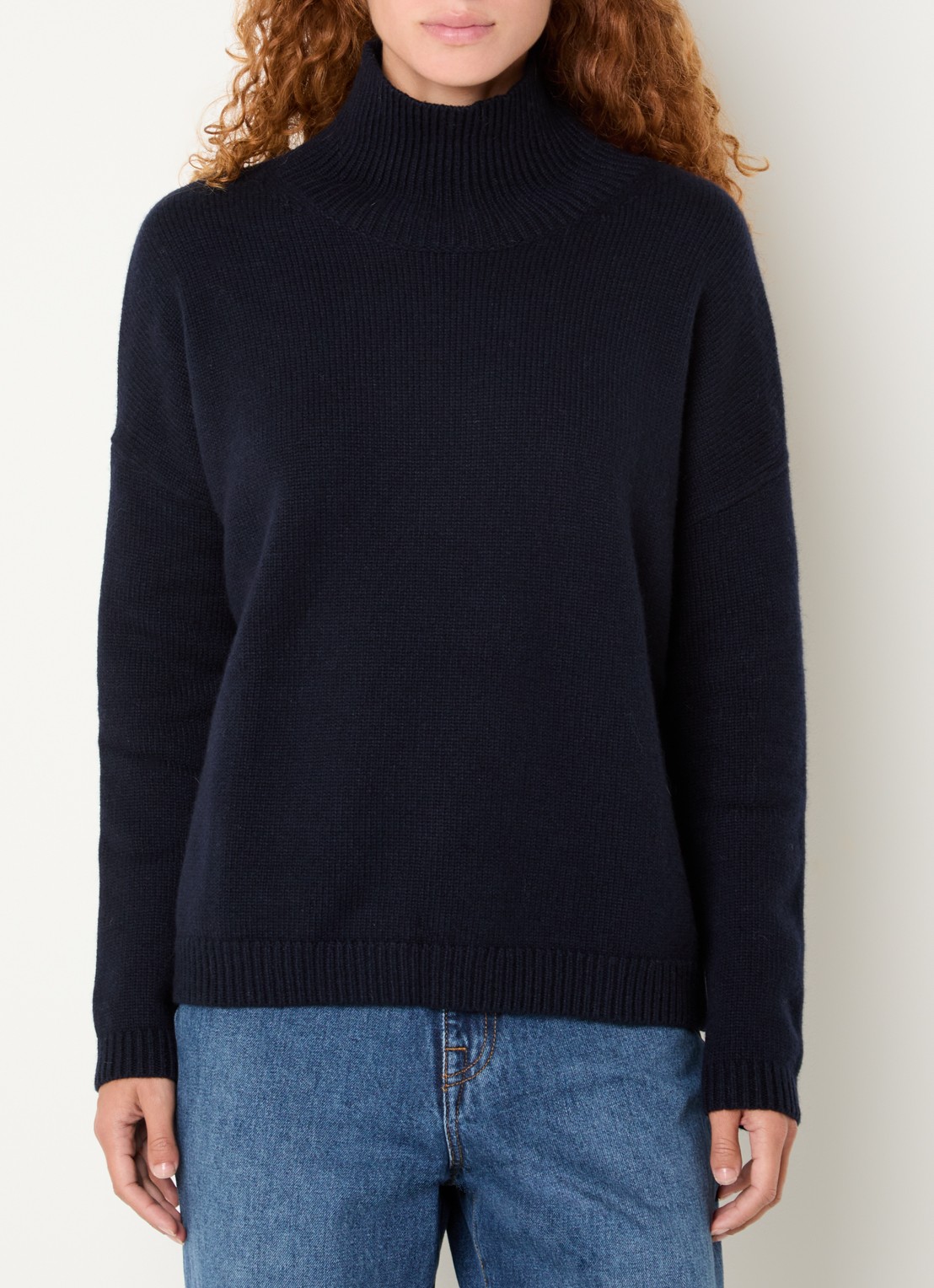 Bellerose Amedo fijngebreide trui in wolblend met col - detail donkerblauw