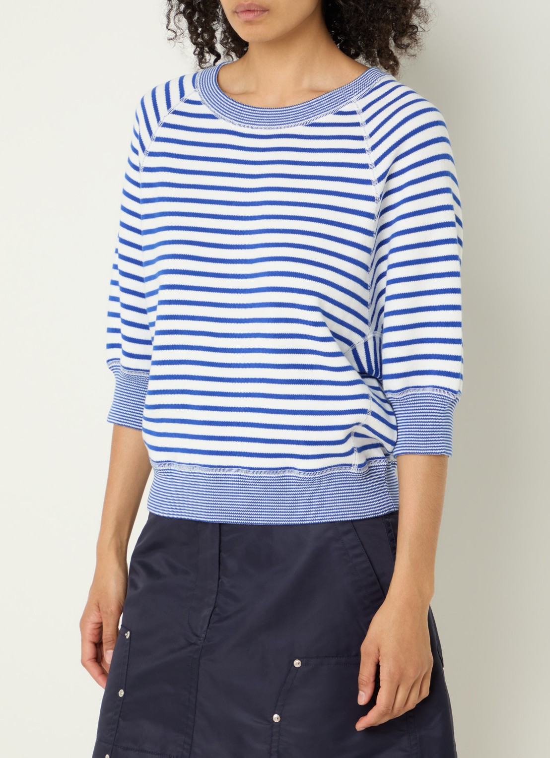 Bellerose Anglet fijngebreide pullover met streepprint - detail kobaltblauw