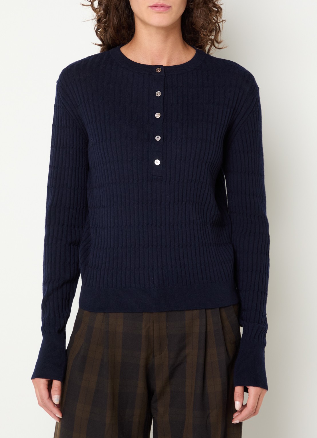 Bellerose Aryro ribgebreide trui van wol - detail 3 donkerblauw