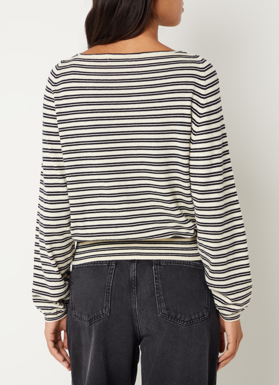 Bellerose Gerhi fijngebreide sweater in wolblend met streepprint - achterkant 4 gebroken wit