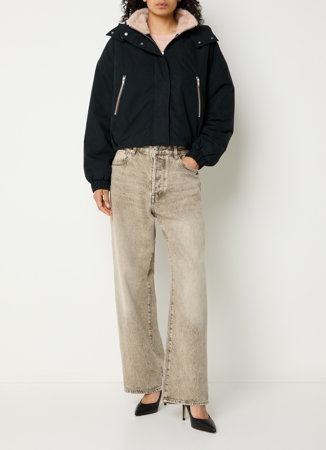 Bellerose Herna cropped jack met capuchon en ritszakken - voorkant 2 zwart