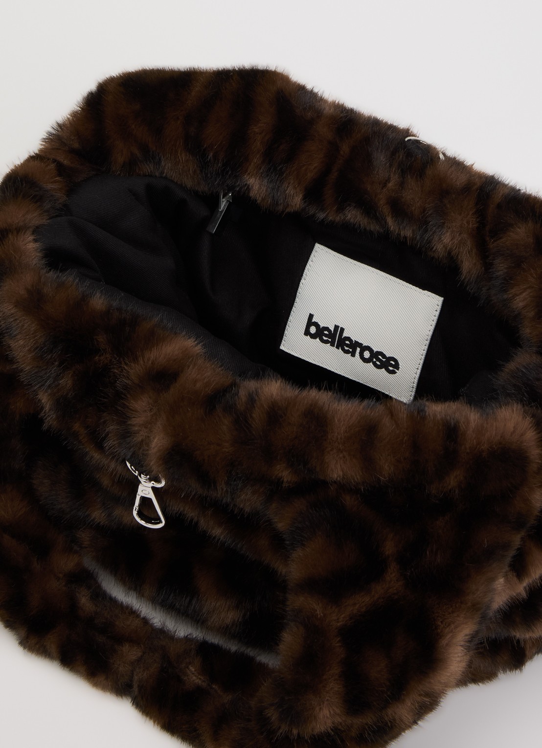 Bellerose Jelga schoudertas van imitatiebont met panterprint - detail bruin