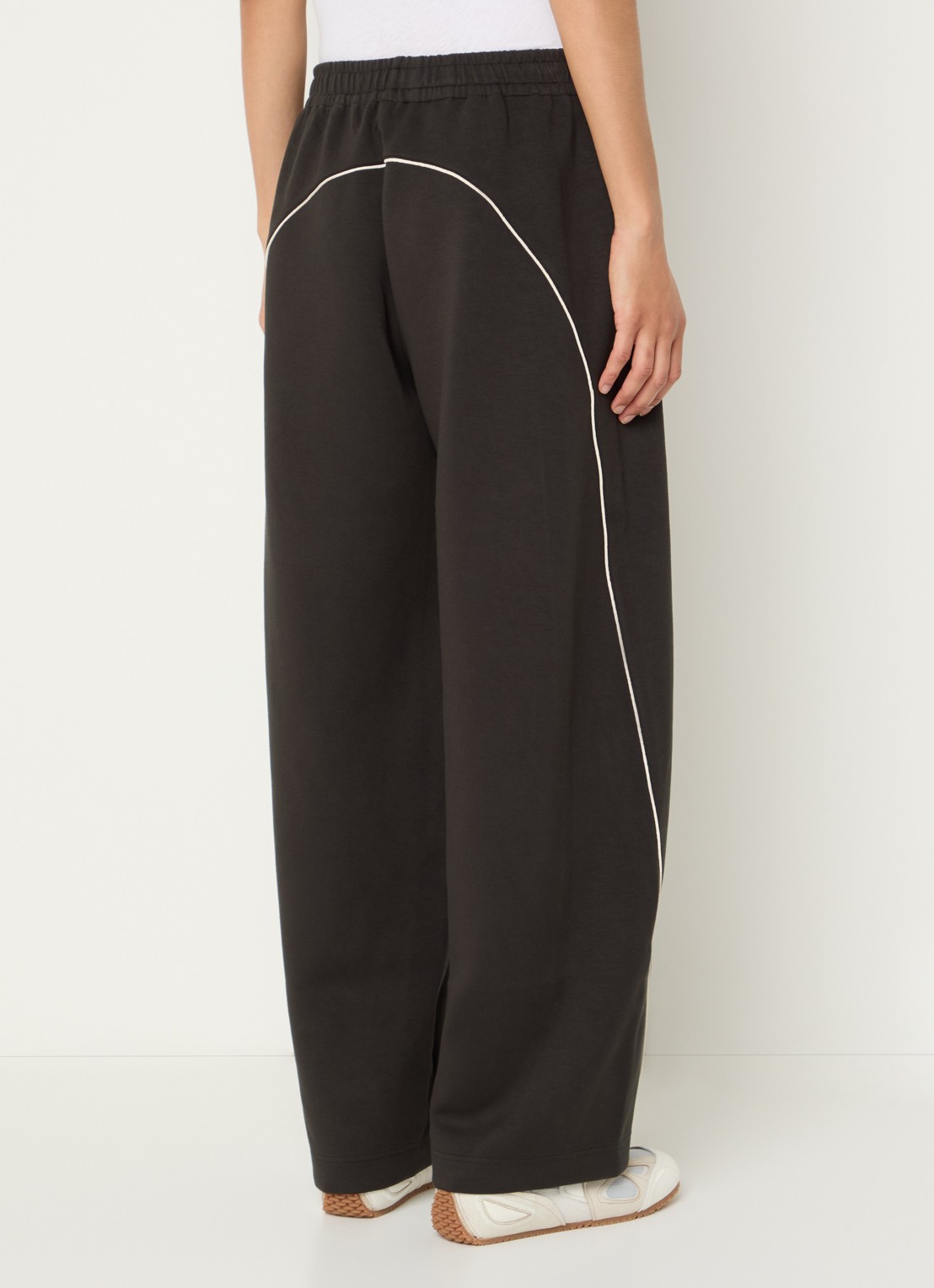 Bellerose Jelina high waist wide fit joggingbroek met steekzakken - achterkant 2 donkergroen