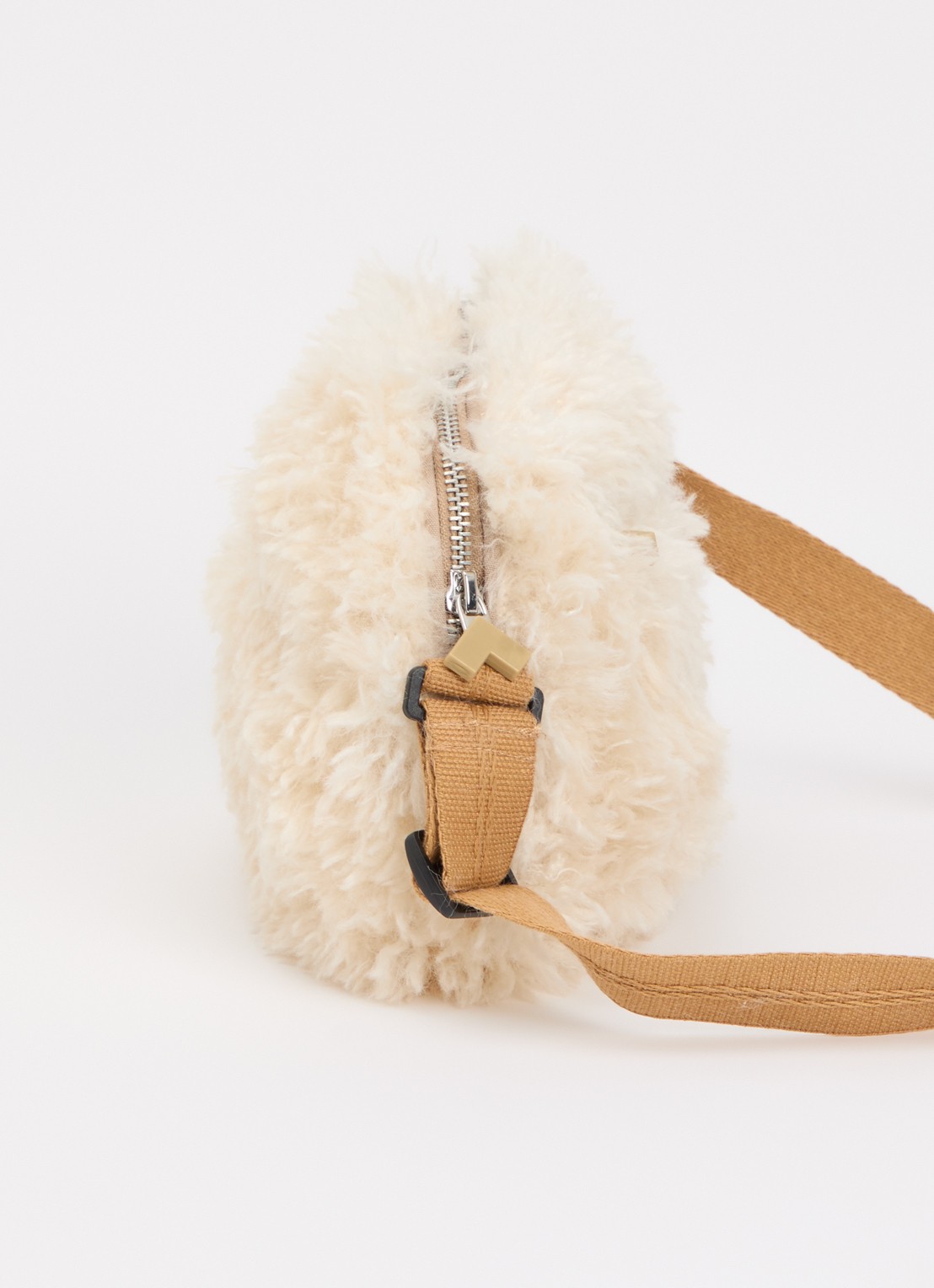 Bellerose Jila crossbodytas van imitatiebont - detail 2 creme