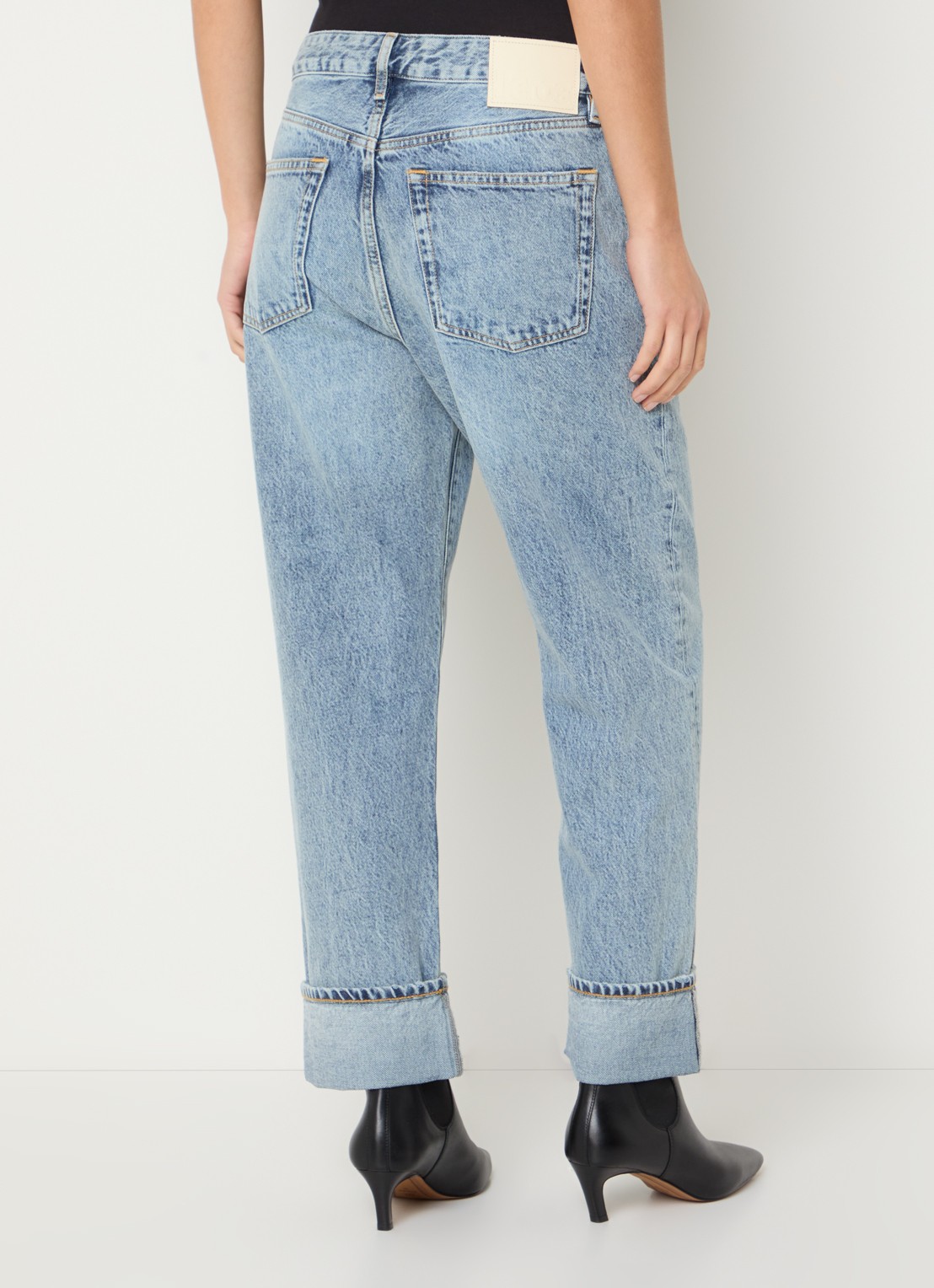 Bellerose Kurt low waist straight fit jeans met lichte wassing - achterkant indigo