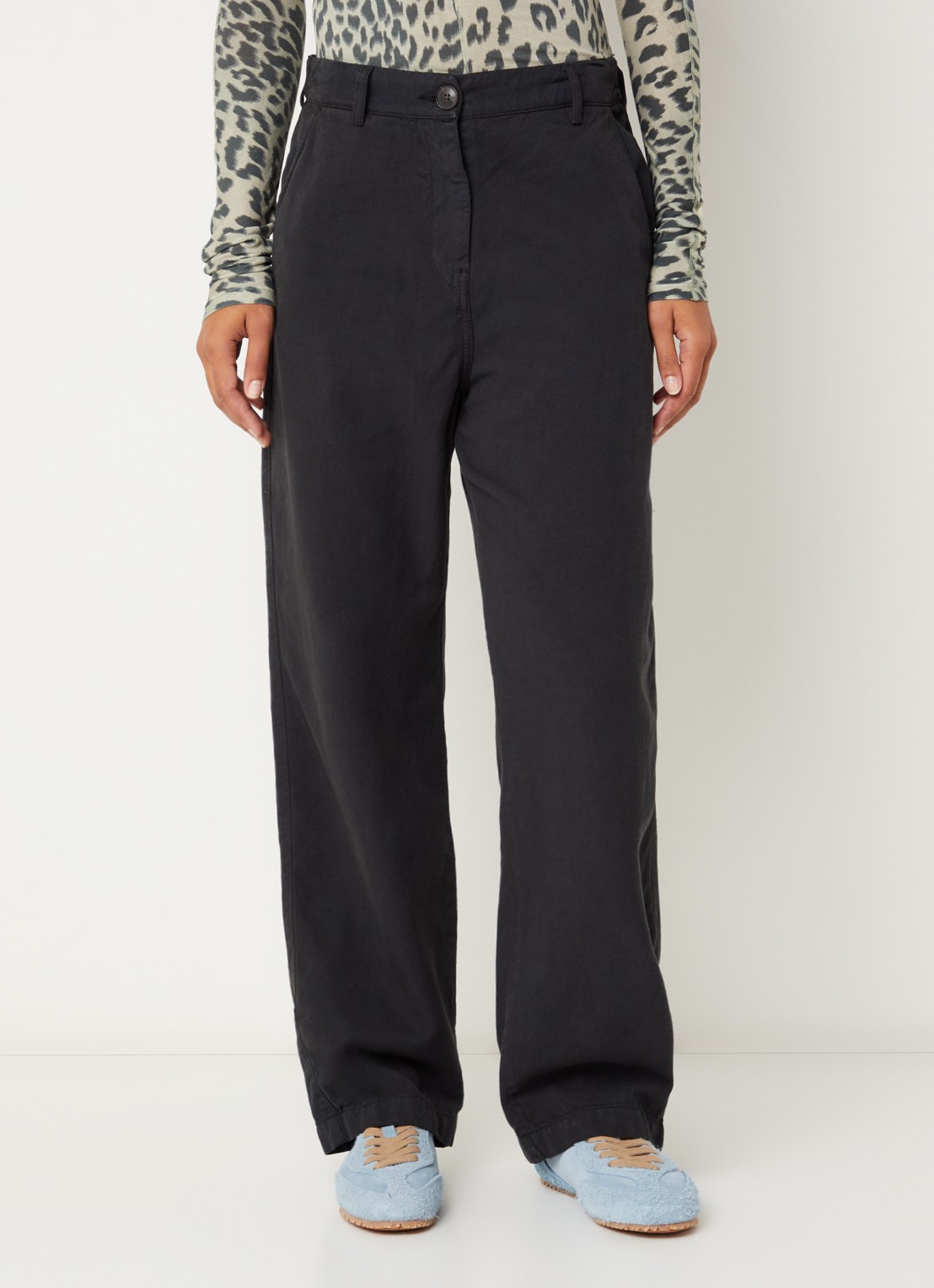 Bellerose Pace low waist tapered fit chino met steekzakken - detail zwart