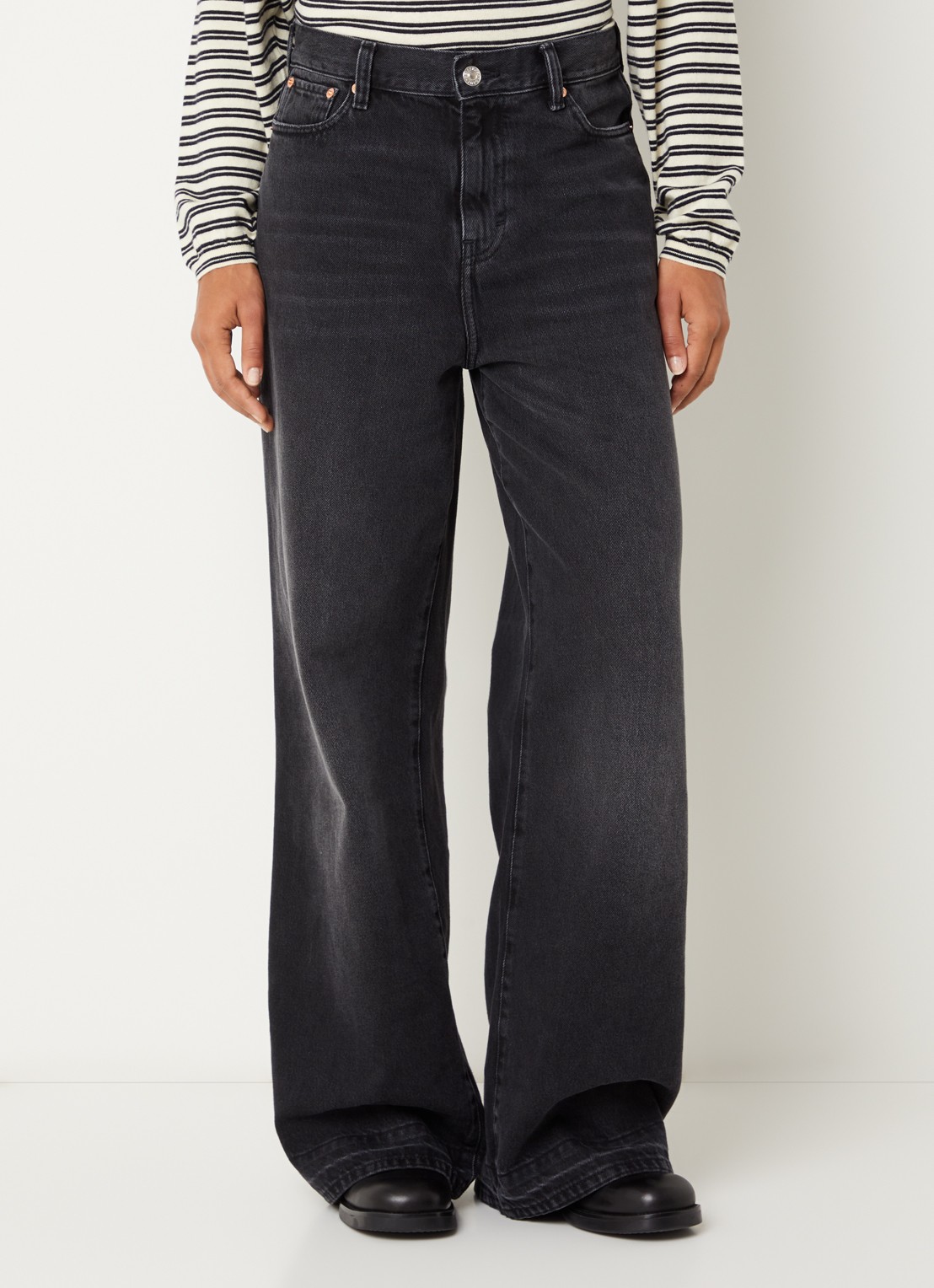 Bellerose Parthe51 mid waist loose fit jeans met gekleurde wassing en steekzakken - detail 4 zwart