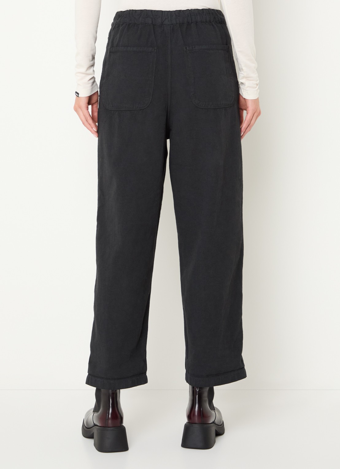 Bellerose Pasop high waist cropped tapered fit broek met steekzakken - achterkant 4 zwart