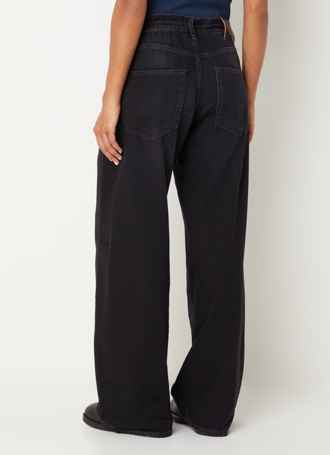 Bellerose Pearcy mid waist loose fit jeans met gekleurde wassing - achterkant 3 zwart