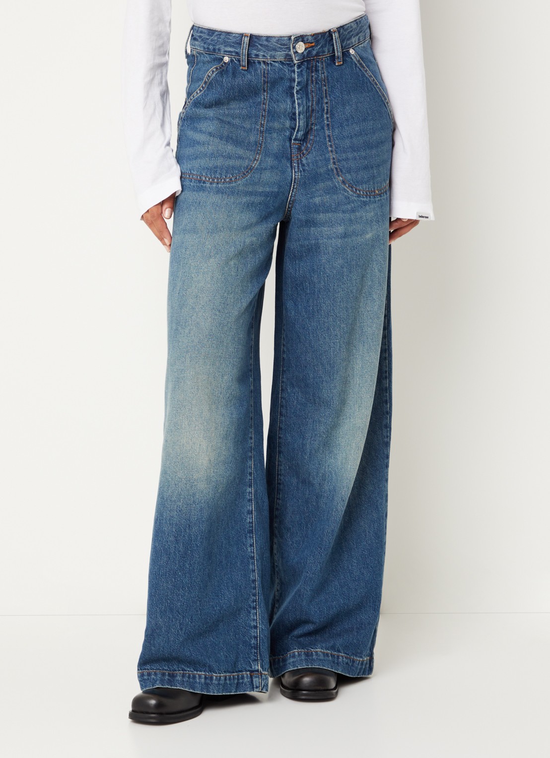 Bellerose Petula mid waist loose fit jeans met medium wassing en steekzakken - detail 4 indigo