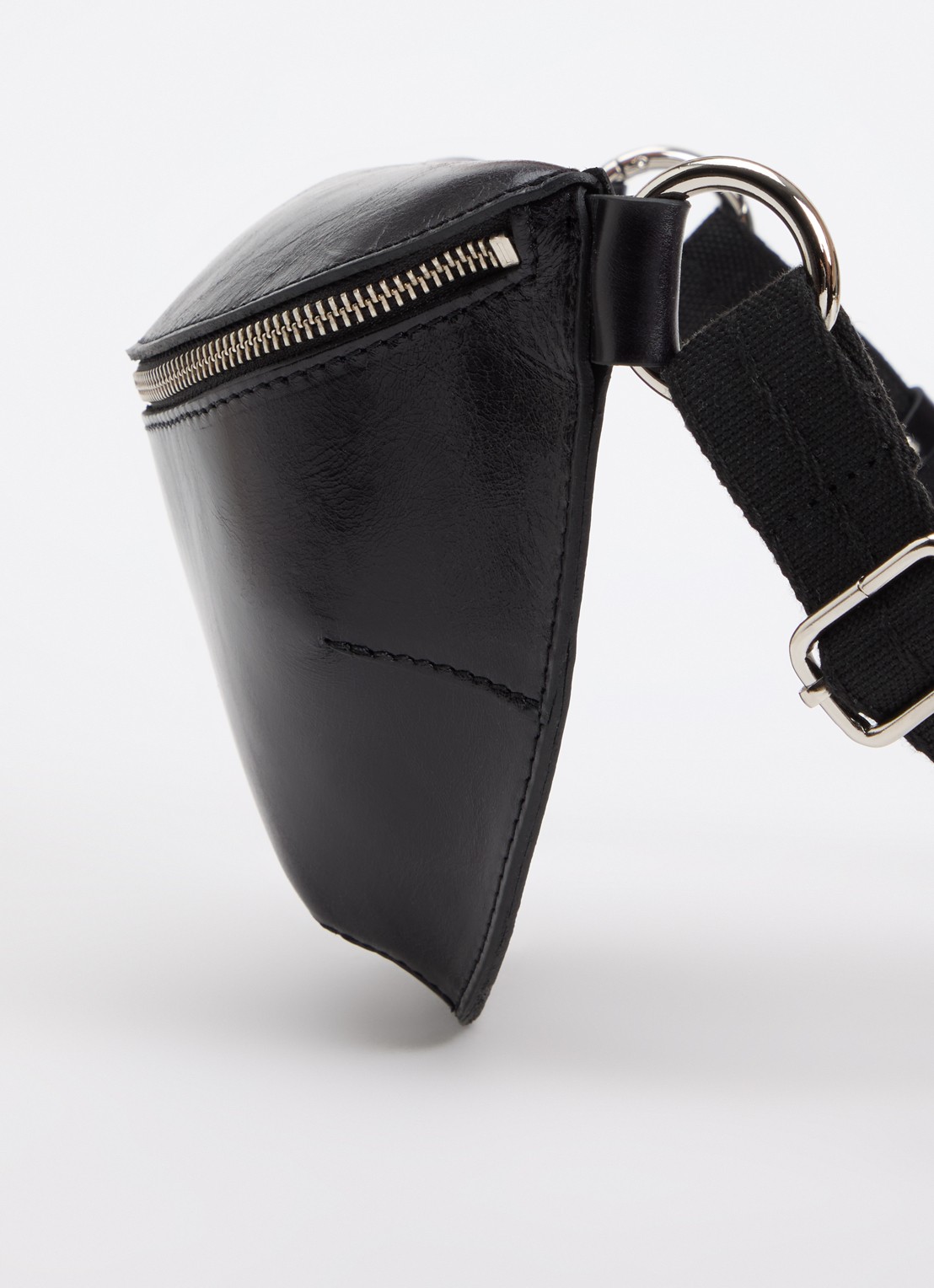 Bellerose Rosie crossbodytas van leer met verstelbare schouderriem - detail 4 zwart