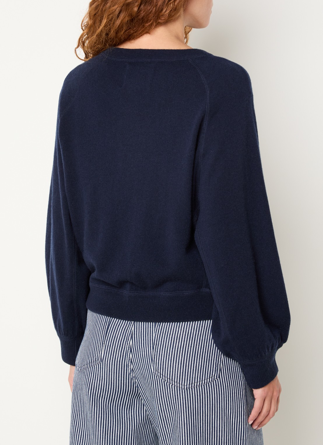 Bellerose Spanne fijngebreide trui in kasjmierblend met ronde hals - achterkant donkerblauw