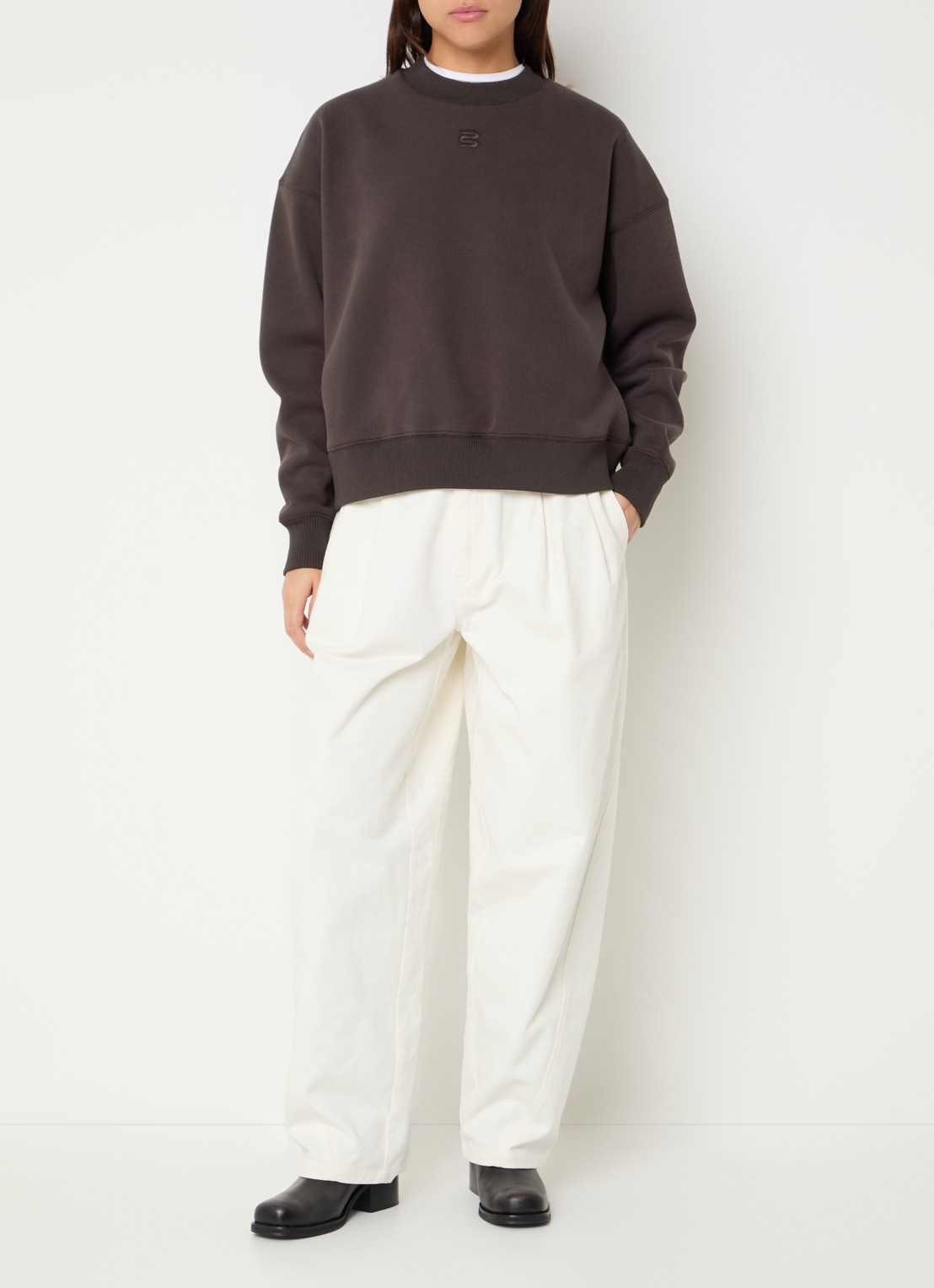 Bellerose Temi sweater met ronde hals - voorkant 3 donkerbruin