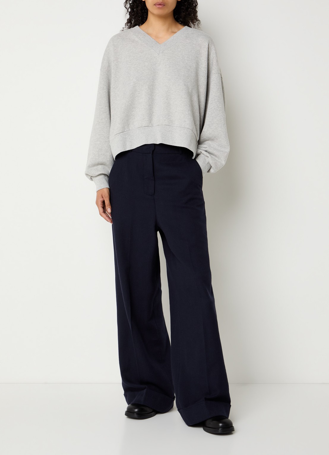 Bellerose Varola oversized sweater met V-hals - voorkant 4 grijs