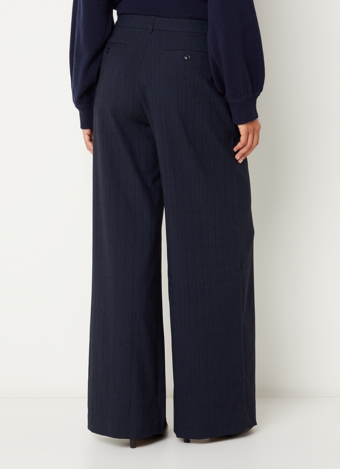 Bellerose Volkert61 mid waist wide fit pantalon in wolblend met krijtstreep  - achterkant 4 donkerblauw