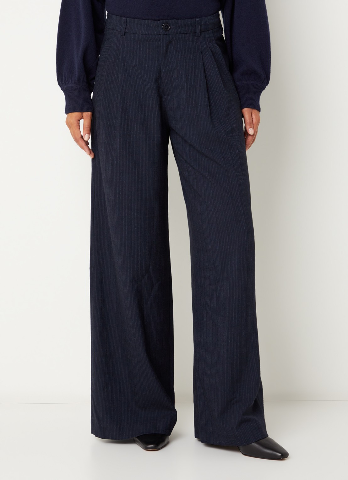Bellerose Volkert61 mid waist wide fit pantalon in wolblend met krijtstreep  - detail 3 donkerblauw