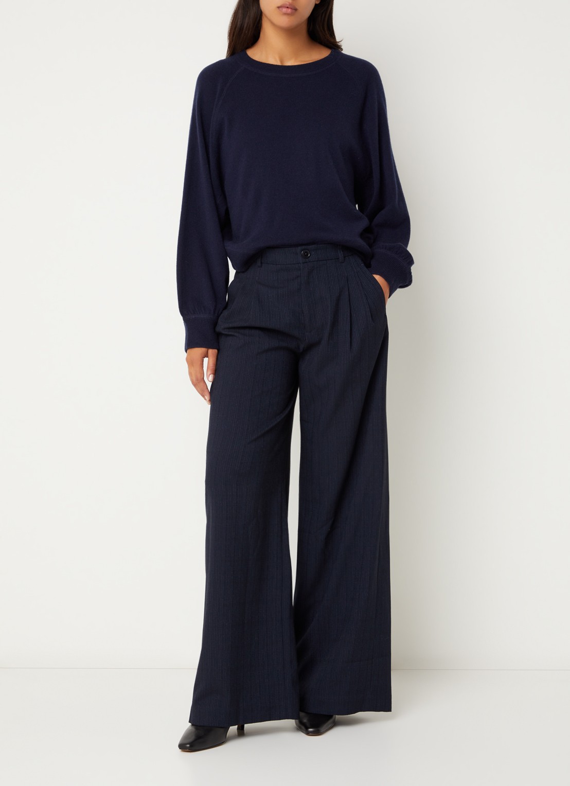 Bellerose Volkert61 mid waist wide fit pantalon in wolblend met krijtstreep  - voorkant 2 donkerblauw