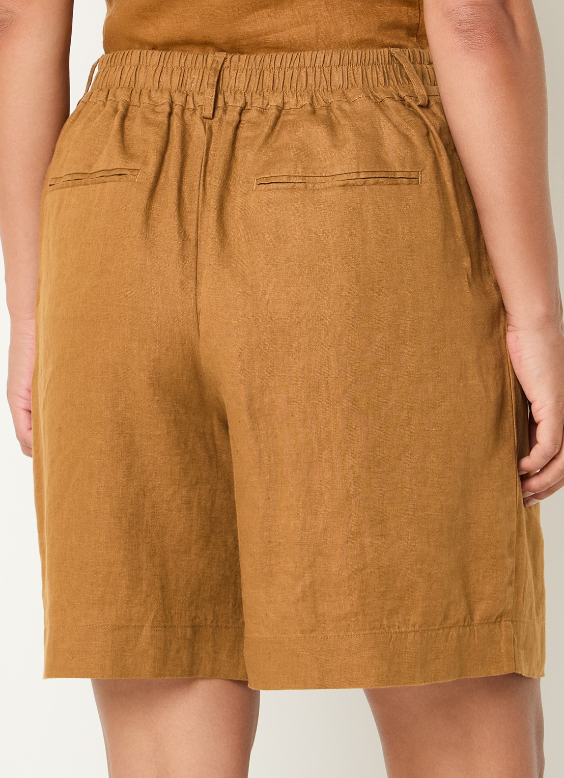 Benetton Bermuda high waist loose fit korte broek van linnen - achterkant camel