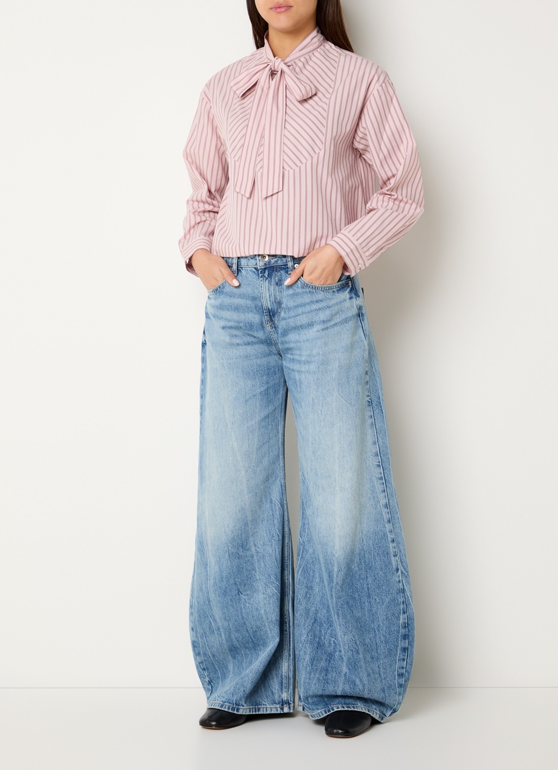 Benetton Blouse met sjaalkraag en streepprint - voorkant 2 lichtblauw
