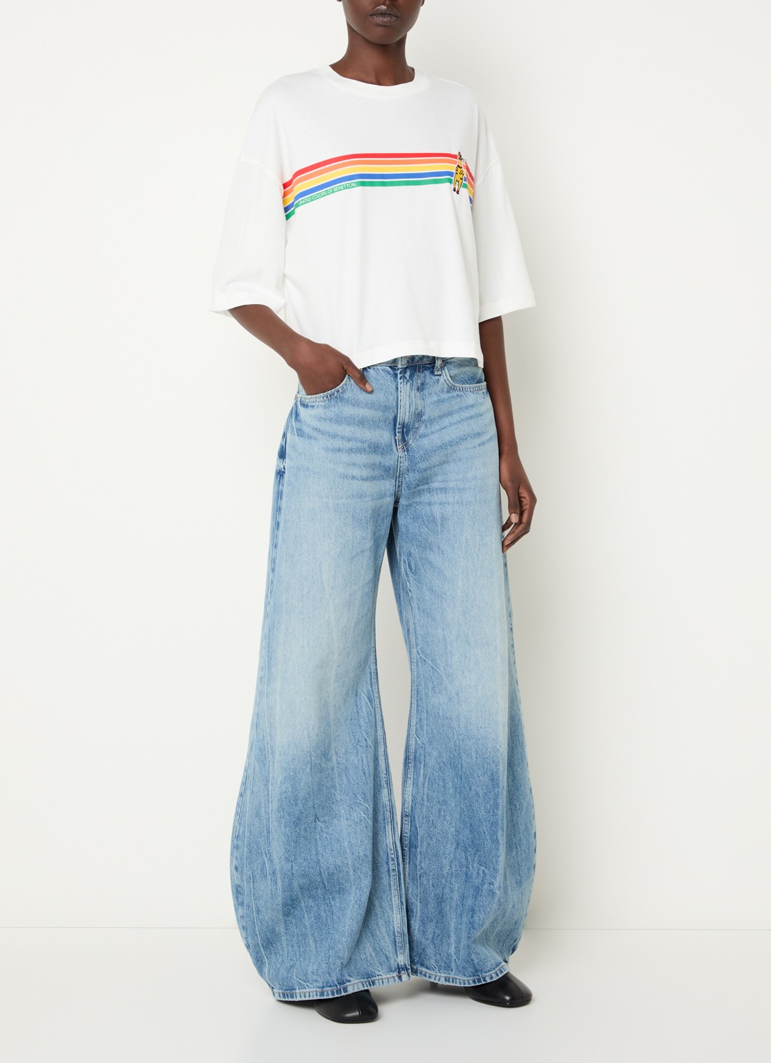 Benetton Cropped T-shirt met logo- en backprint - voorkant 4 gebroken wit
