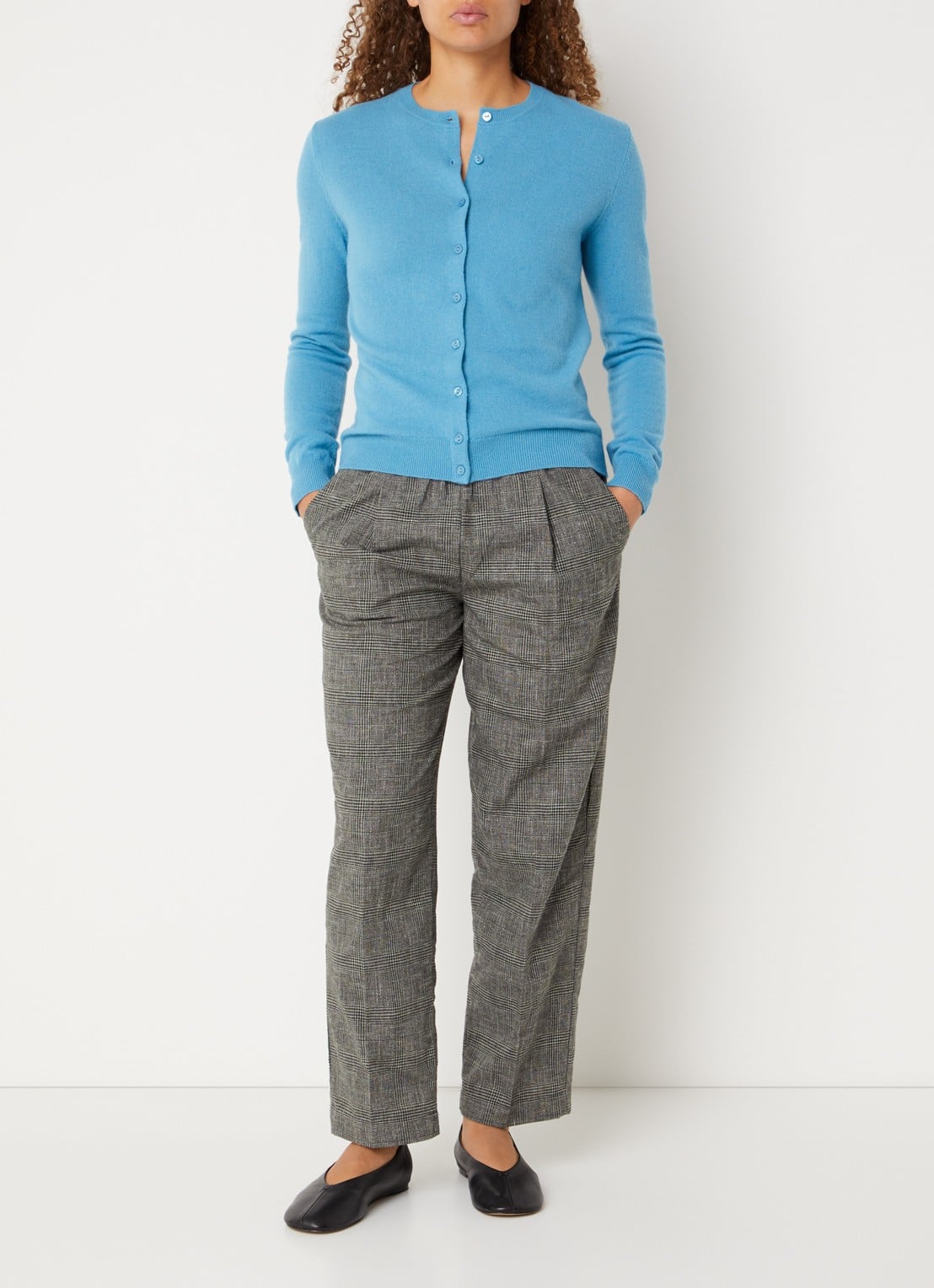 Benetton Fijngebreid vest van scheerwol met ronde hals - voorkant 4 zeeblauw-23j / blauw