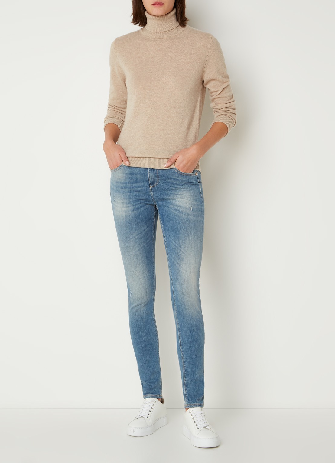 Benetton Fijngebreide coltrui van merino wol - voorkant 2 donkerbeige