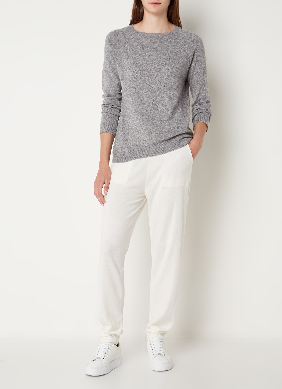 Benetton Fijngebreide pullover in kasjmierblend met ronde hals  - voorkant 4 lichtgrijs