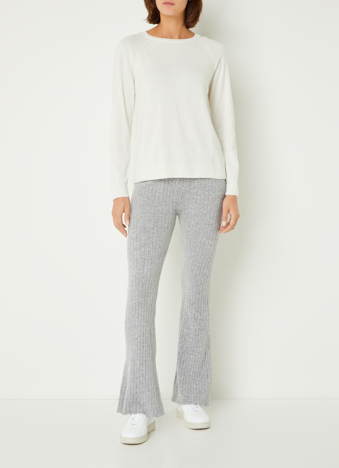 Benetton Fijngebreide pullover in kasjmierblend met ronde hals  - voorkant 3 creme
