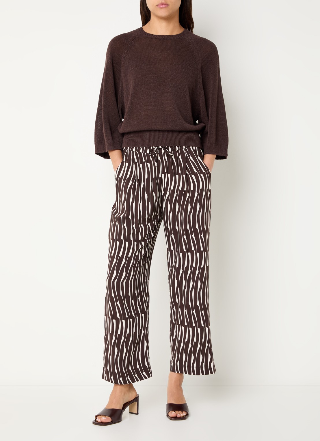 Benetton Fijngebreide pullover in linnenblend met ronde hals - voorkant 3 bruin