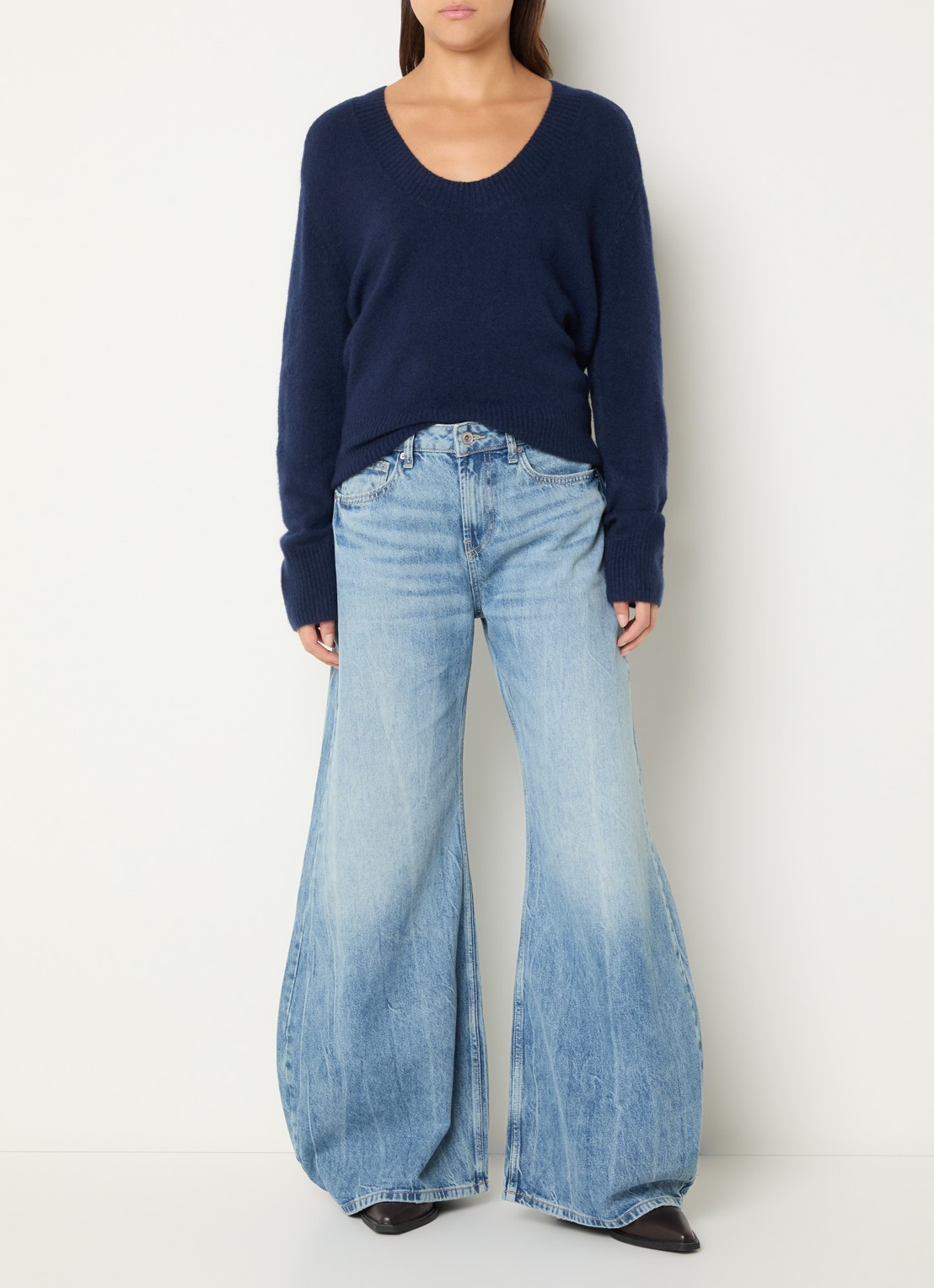 Benetton Fijngebreide pullover in wolblend met V-hals - voorkant 2 donkerblauw