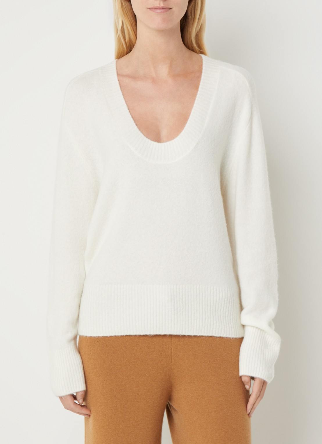 Benetton Fijngebreide pullover in wolblend met V-hals - detail gebroken wit