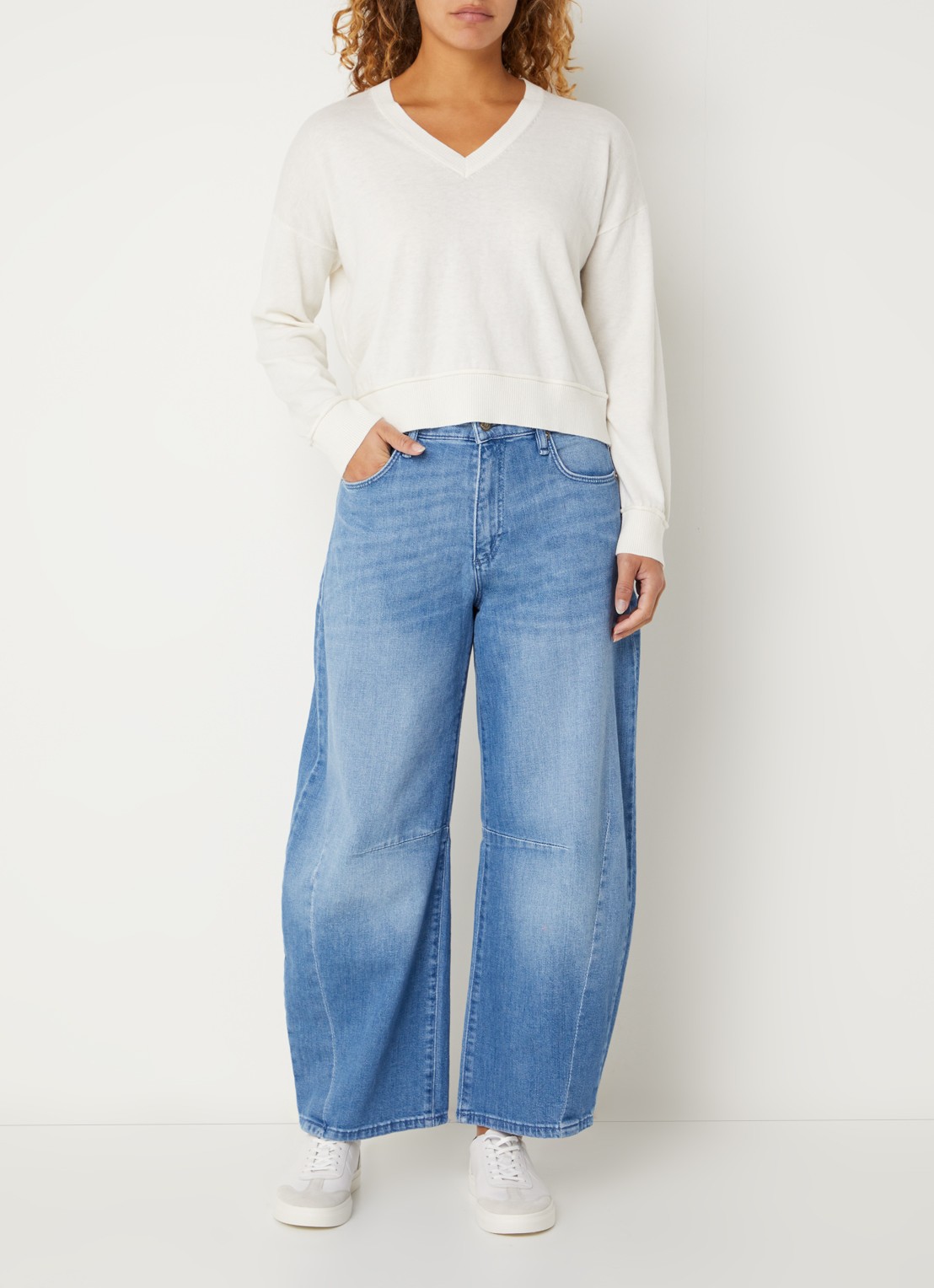 Benetton Fijngebreide pullover in wolblend met V-hals - voorkant 2 creme